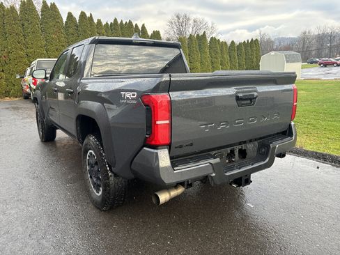Used 2024 Toyota Tacoma TRD Off-Road image 5