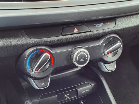 Used 2023 Kia Rio LX image 7