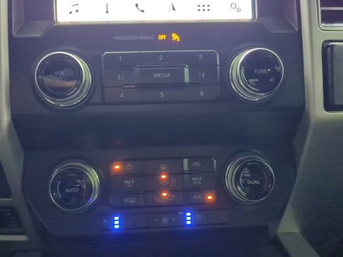 Used 2019 Ford F150 Lariat w/ Equipment Group 502A Luxury AWD/4WD image 23