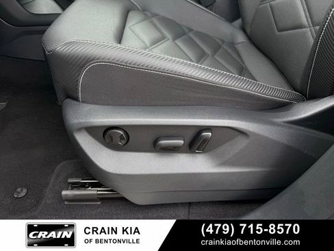 Used 2025 Volkswagen Atlas Cross Sport SE image 12