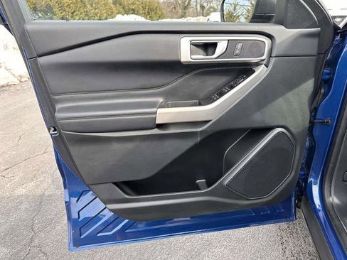 Used 2022 Ford Explorer XLT w/ Equipment Group 202A image 27