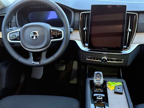 New 2026 Volvo XC90 B6 Plus w/ Protection Package Premier image 11