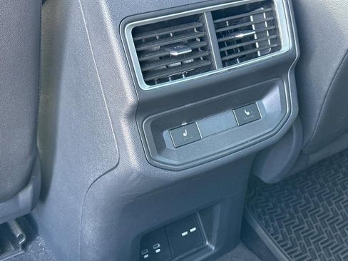 Used 2025 Volkswagen Atlas Cross Sport SEL Premium R-Line image 11