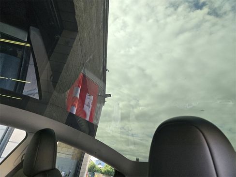 Used 2023 Tesla Model Y Performance image 16