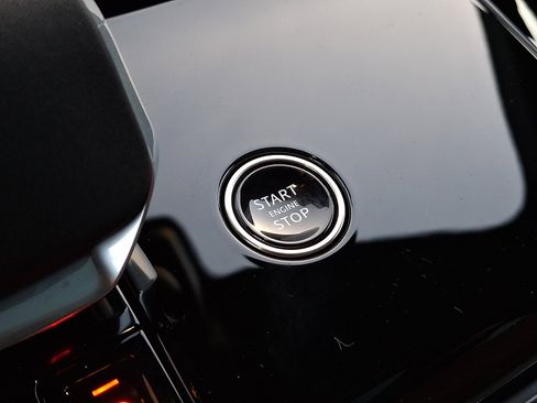 New 2026 Land Rover Range Rover Sport Dynamic SE AWD/4WD image 18