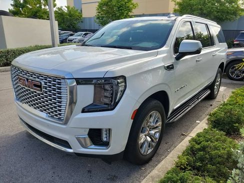 Used 2021 GMC Yukon XL Denali RWD image 3