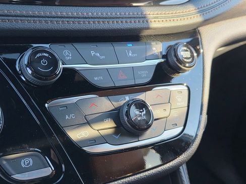 New 2026 Chrysler Pacifica Pinnacle image 18