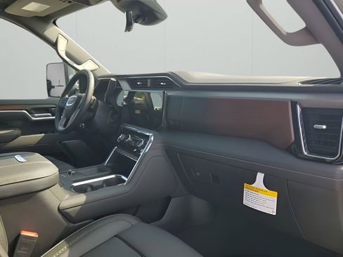 New 2026 GMC Sierra 2500 Denali w/ Denali Reserve Package image 18