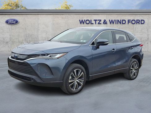 Used 2023 Toyota Venza LE image 3