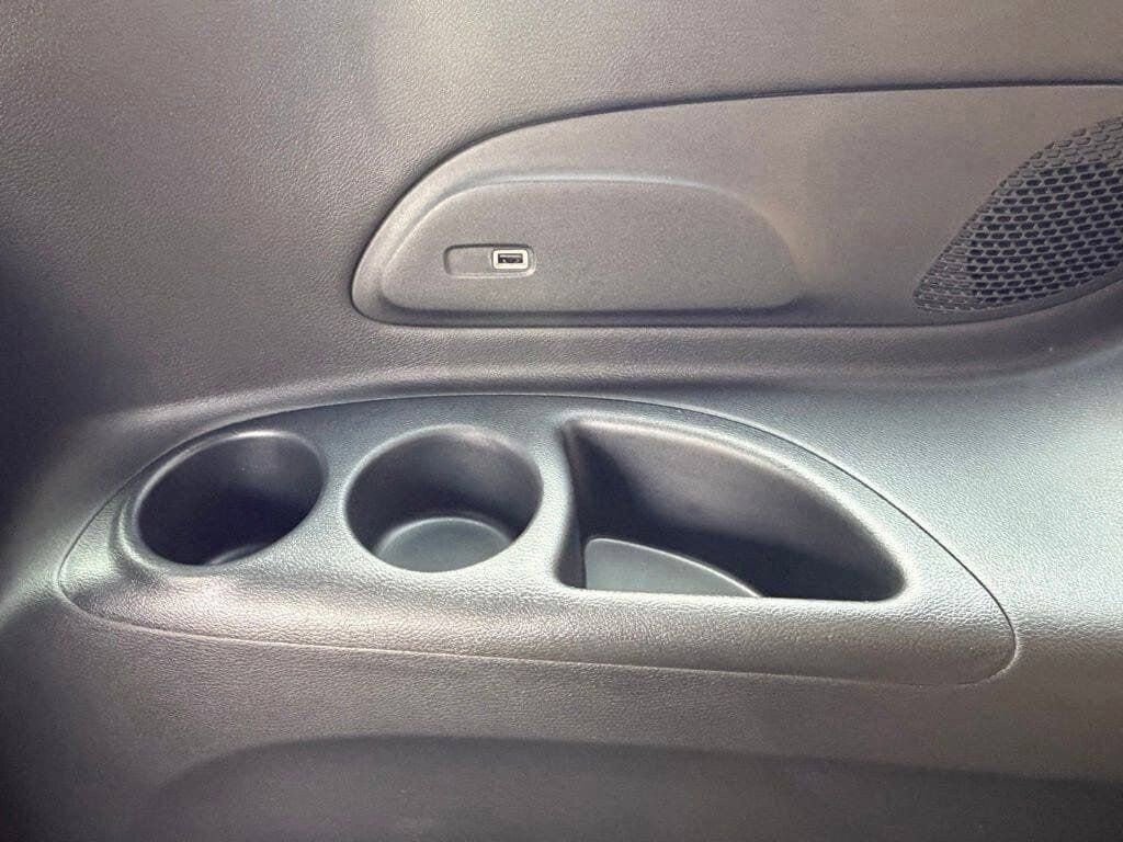 New 2026 Chrysler Pacifica Select FWD image 32
