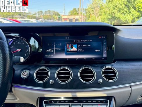 Used 2017 Mercedes-Benz E 300 4MATIC image 21
