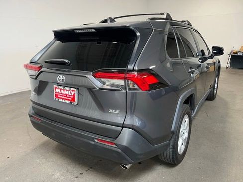 Used 2019 Toyota RAV4 XLE w/ Convenience Package FWD image 3