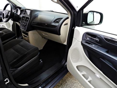 Used 2017 Dodge Grand Caravan SE w/ Power Window Group image 12