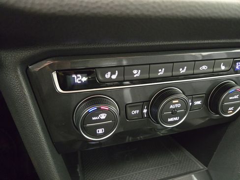 Used 2021 Volkswagen Tiguan SEL AWD/4WD image 28