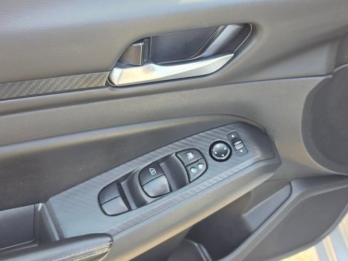 Used 2024 Nissan Altima 2.5 SV FWD image 22