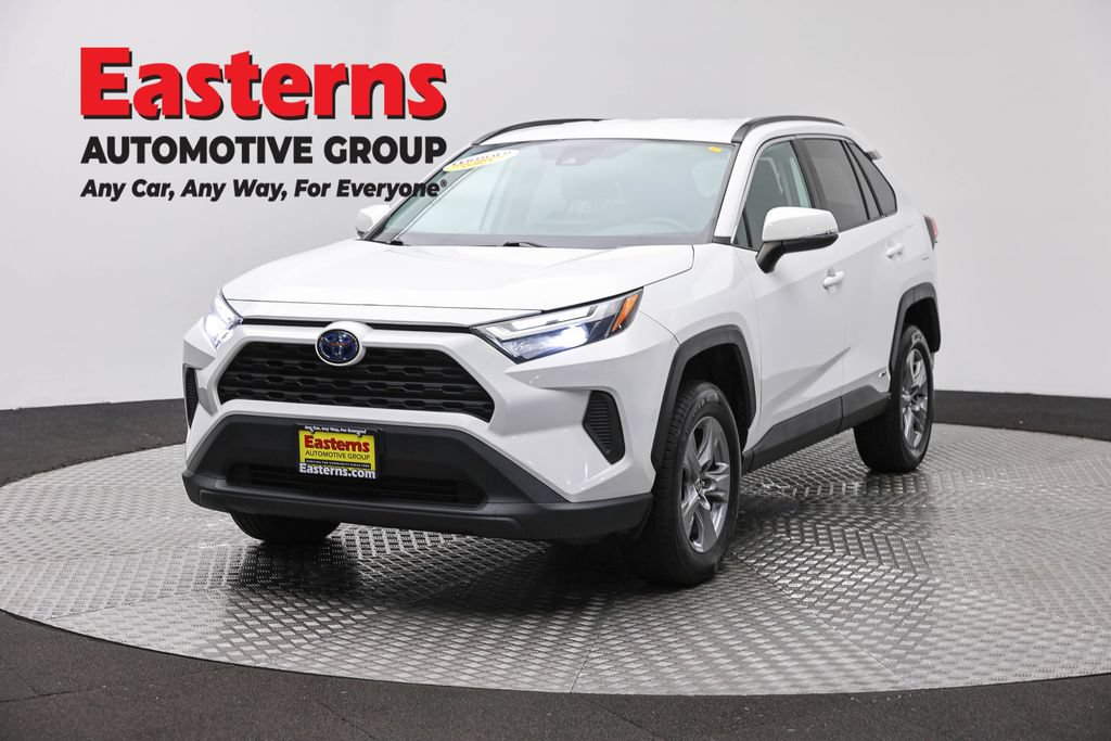 Used 2022 Toyota RAV4 XLE AWD/4WD image 1