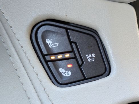 Used 2016 GMC Yukon Denali w/ Open Road Package image 30