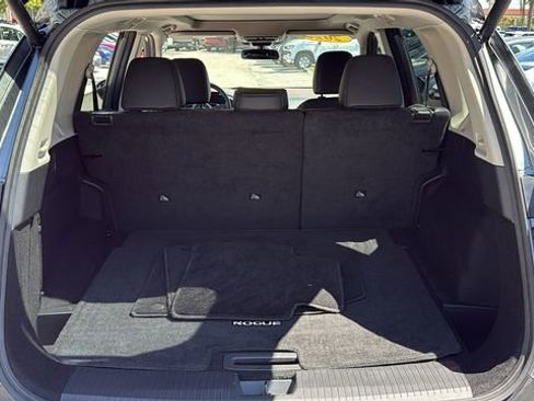 Used 2022 Nissan Rogue SV w/ SV Premium Package FWD image 8