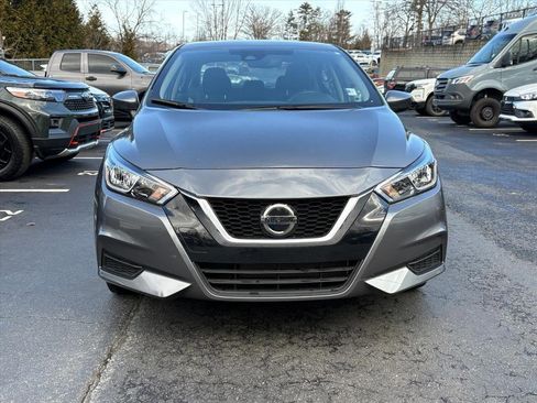 Used 2022 Nissan Versa SV w/ Electronics Package image 3