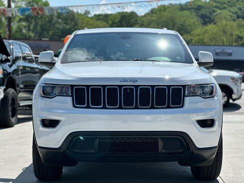 Used 2020 Jeep Grand Cherokee Laredo RWD image 2