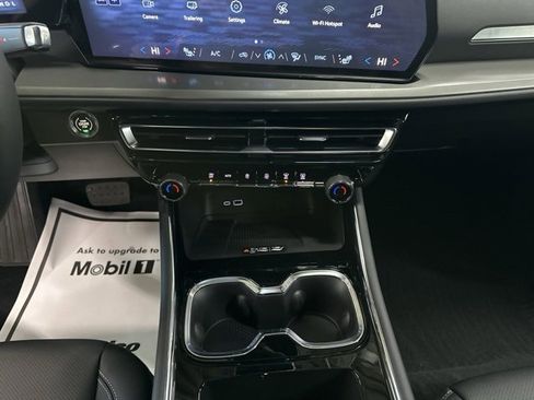 New 2026 Chevrolet Traverse LT image 13