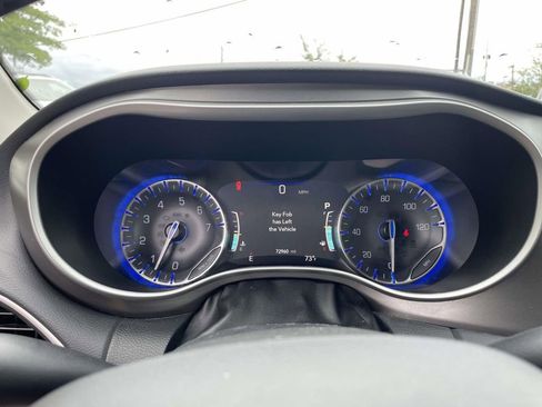 Used 2022 Chrysler Pacifica Touring-L FWD image 21