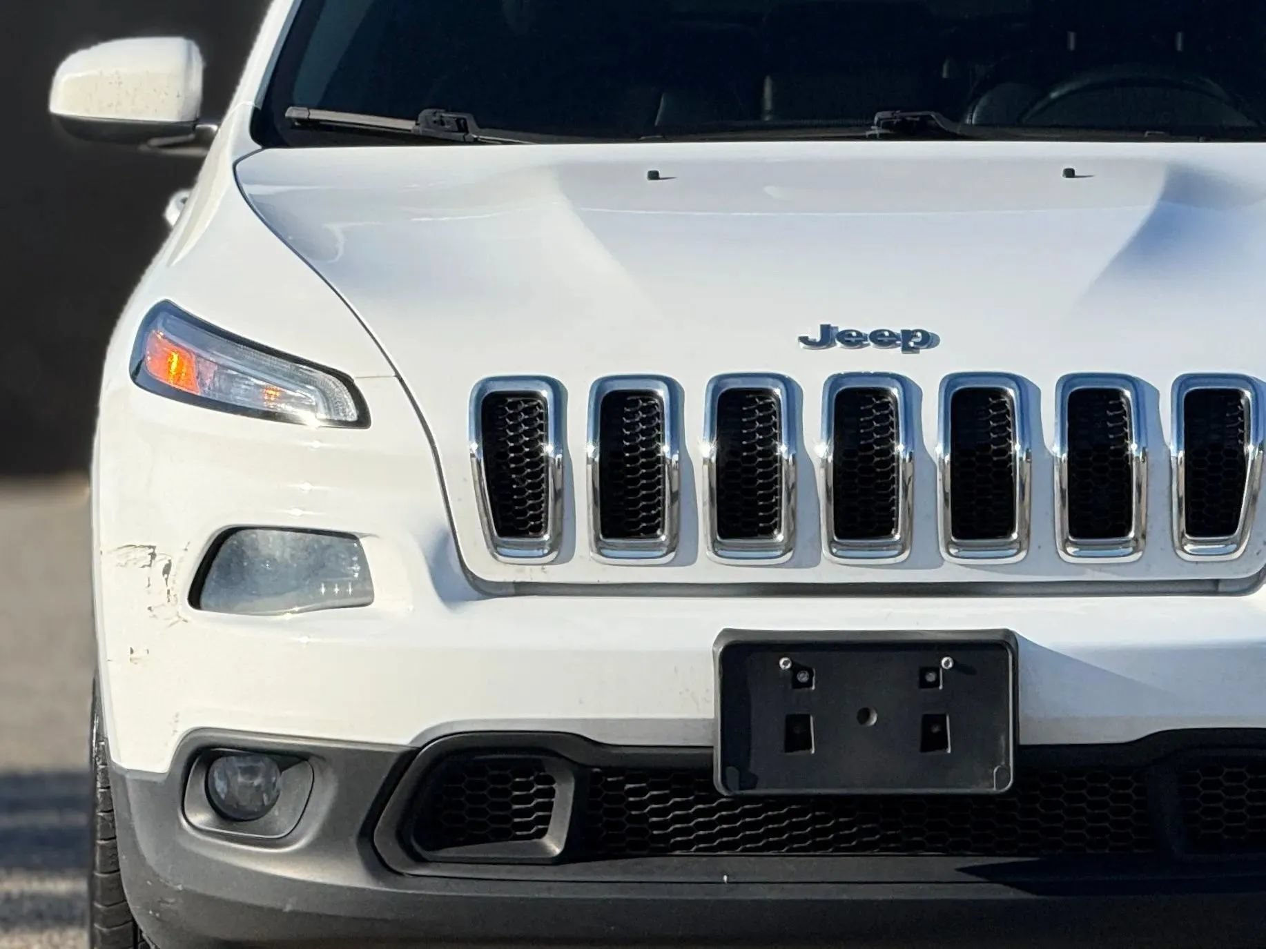 Used 2018 Jeep Cherokee Latitude Plus FWD image 11