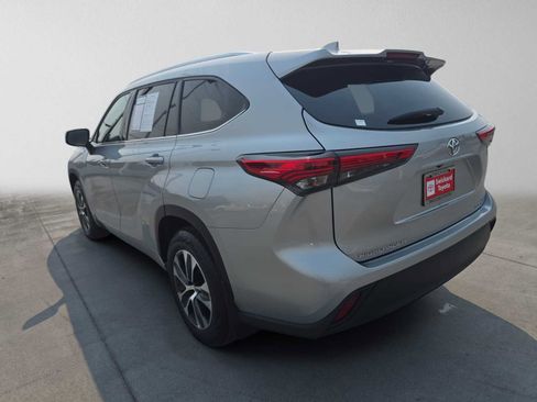 Certified 2020 Toyota Highlander XLE AWD/4WD image 5