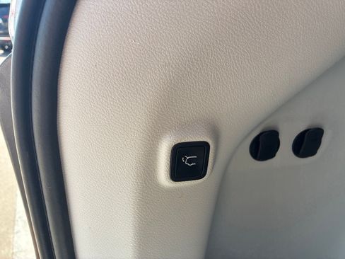 Used 2021 Jeep Cherokee Limited AWD/4WD image 6