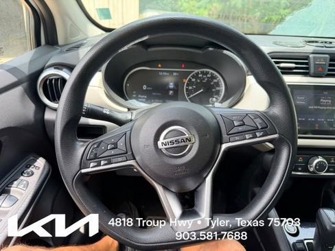 Used 2022 Nissan Versa SV FWD image 16
