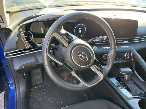 Used 2023 Hyundai Elantra SEL w/ Convenience Package image 10