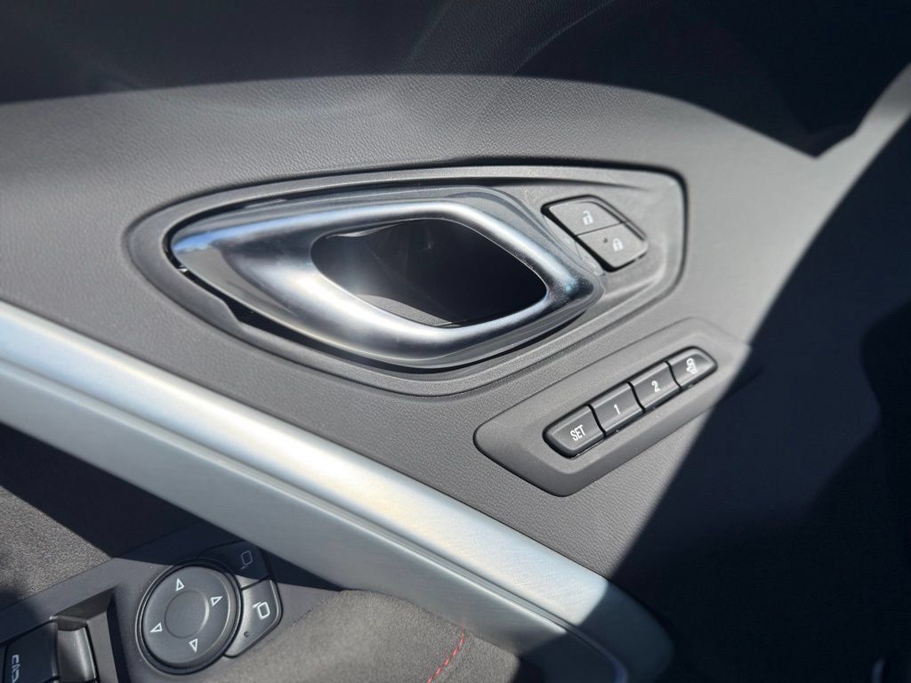 Used 2020 Chevrolet Camaro ZL1 RWD image 8