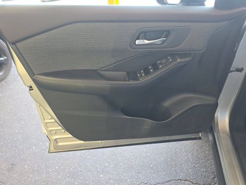 Used 2023 Nissan Rogue SV AWD/4WD image 8