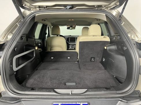 Used 2016 Jeep Cherokee Limited w/ Luxury Group image 27