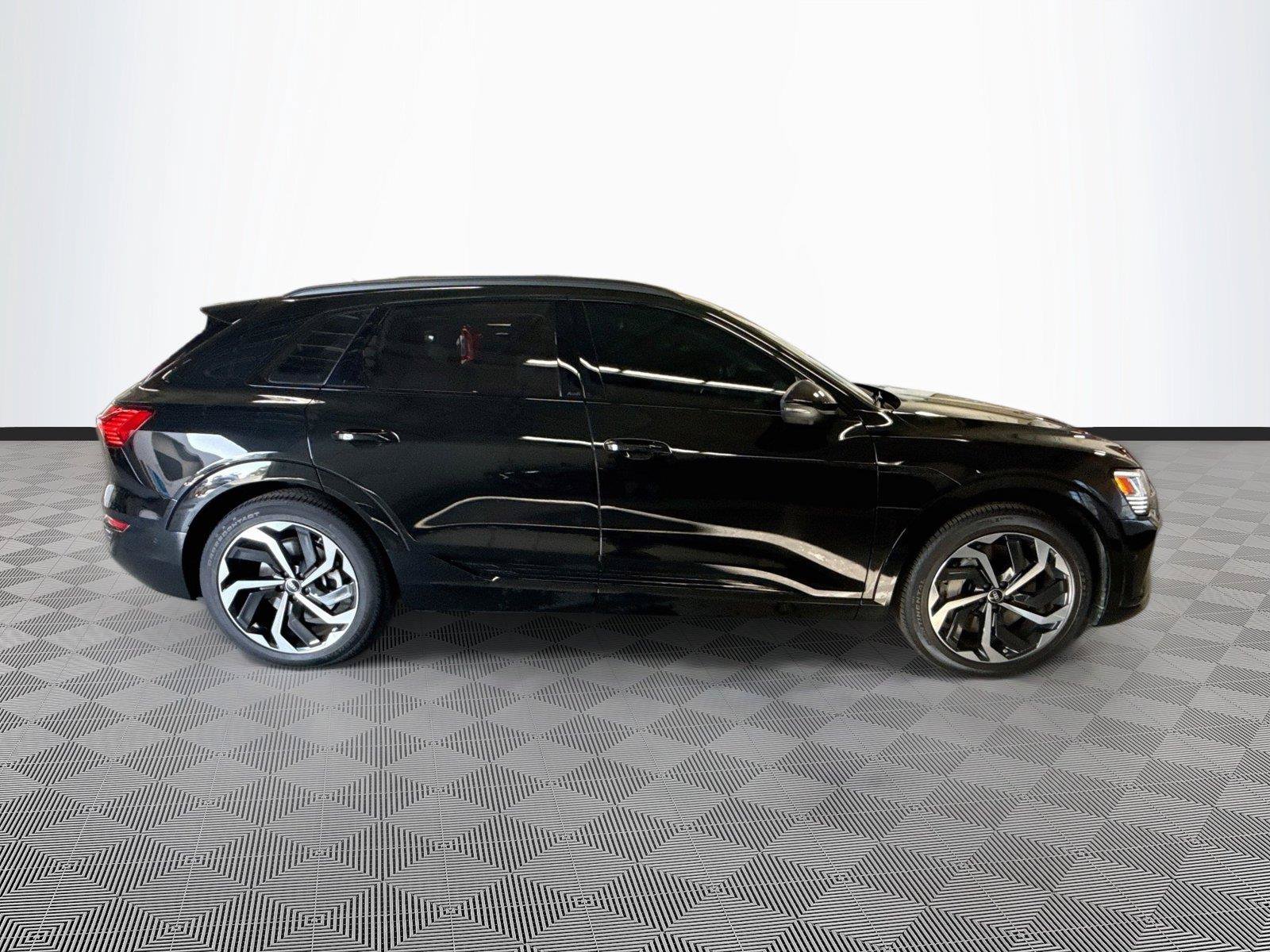 Used 2024 Audi Q8 e-tron Premium Plus AWD/4WD image 8