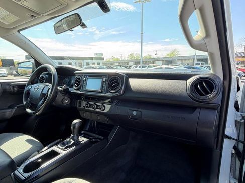 Used 2017 Toyota Tacoma SR image 14