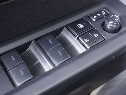 Used 2023 Toyota Tundra Platinum image 33