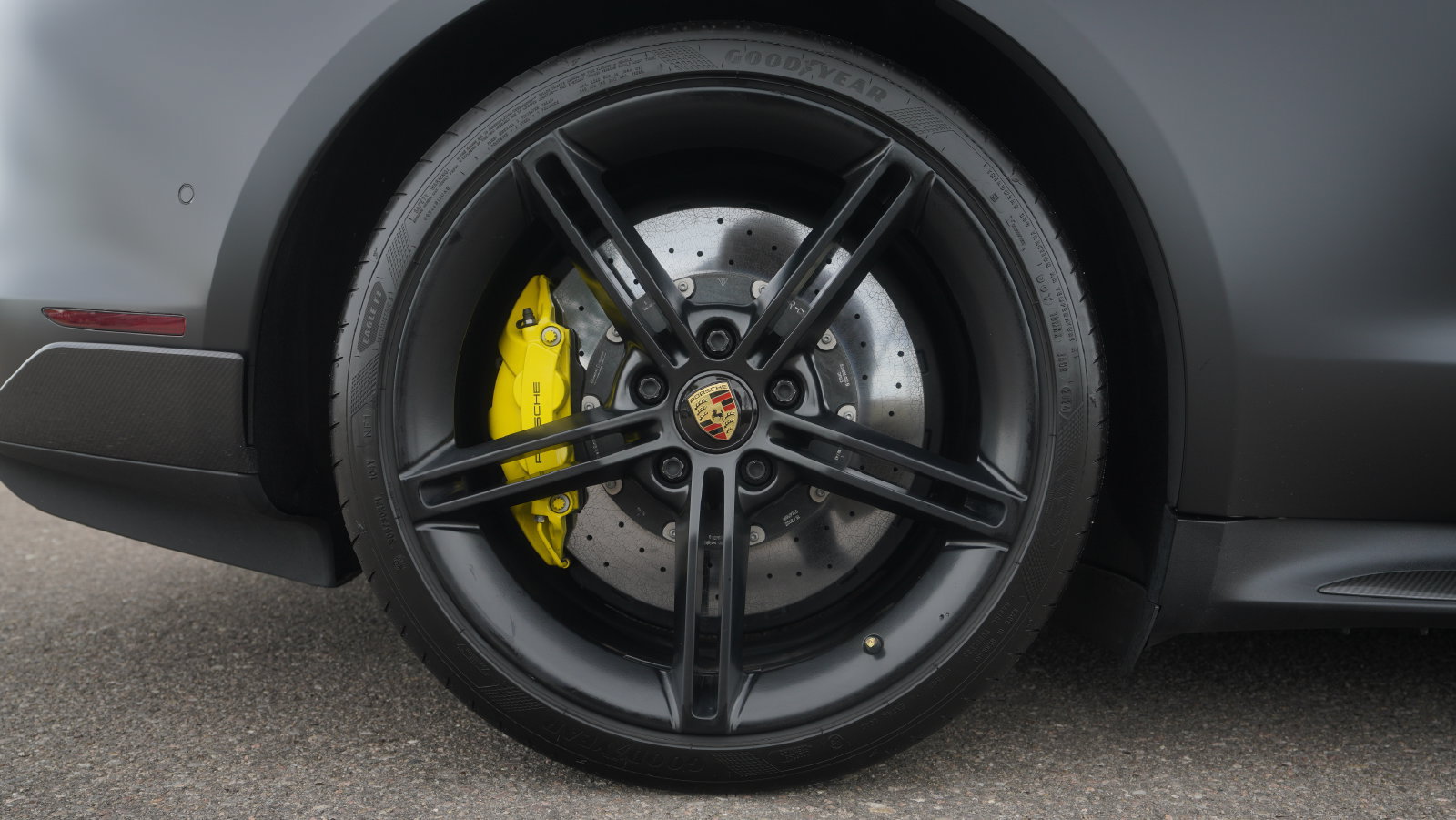 Used 2022 Porsche Taycan Turbo S AWD/4WD image 19