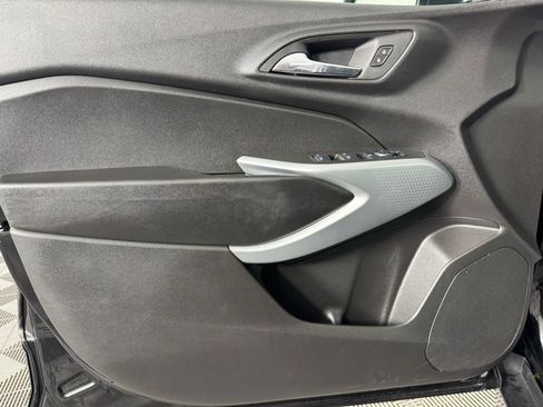 Used 2025 Chevrolet Trax LS FWD image 35