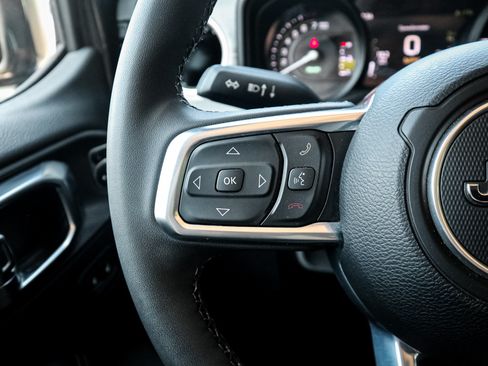 Used 2025 Jeep Wrangler Unlimited Sahara AWD/4WD image 19