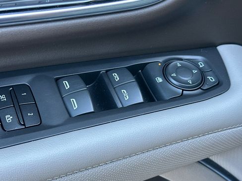 Used 2023 GMC Yukon SLT image 13