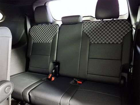 New 2026 GMC Acadia Denali image 9