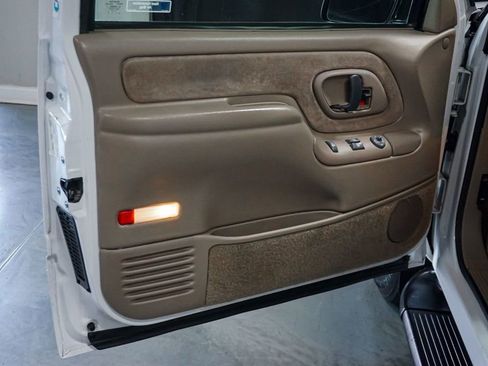 Used 1998 Chevrolet Silverado 1500 4x4 Regular Cab w/ Preferred Equipment Group 2 image 17