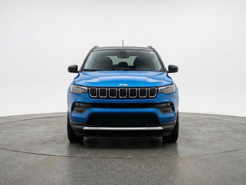 Used 2025 Jeep Compass Limited AWD/4WD image 2