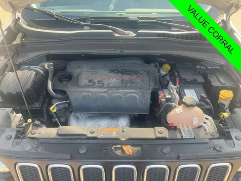 Used 2017 Jeep Renegade Latitude AWD/4WD image 27