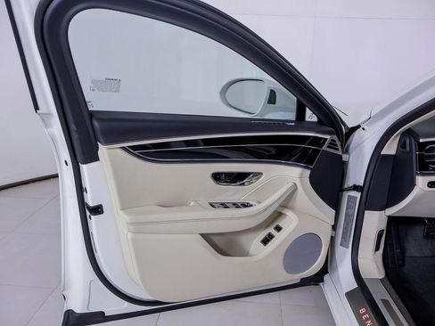 Used 2024 Bentley Flying Spur V8 image 45