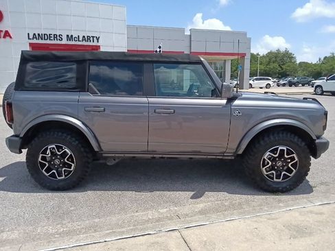Used 2023 Ford Bronco Outer Banks AWD/4WD image 2