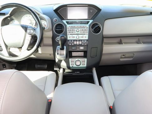 Used 2010 Honda Pilot Touring image 12