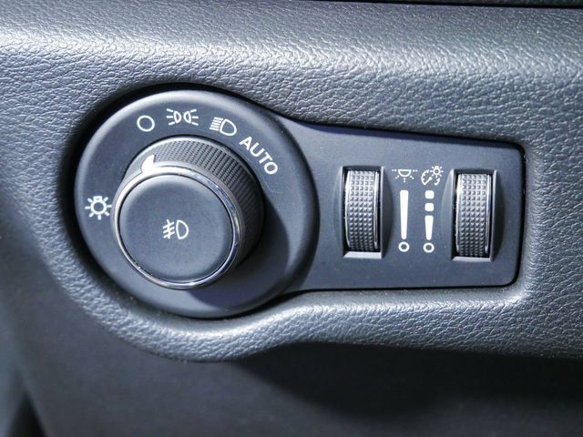 Certified 2025 Chrysler Pacifica Limited FWD image 24