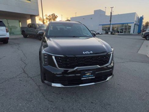 Used 2024 Kia Sorento S image 3